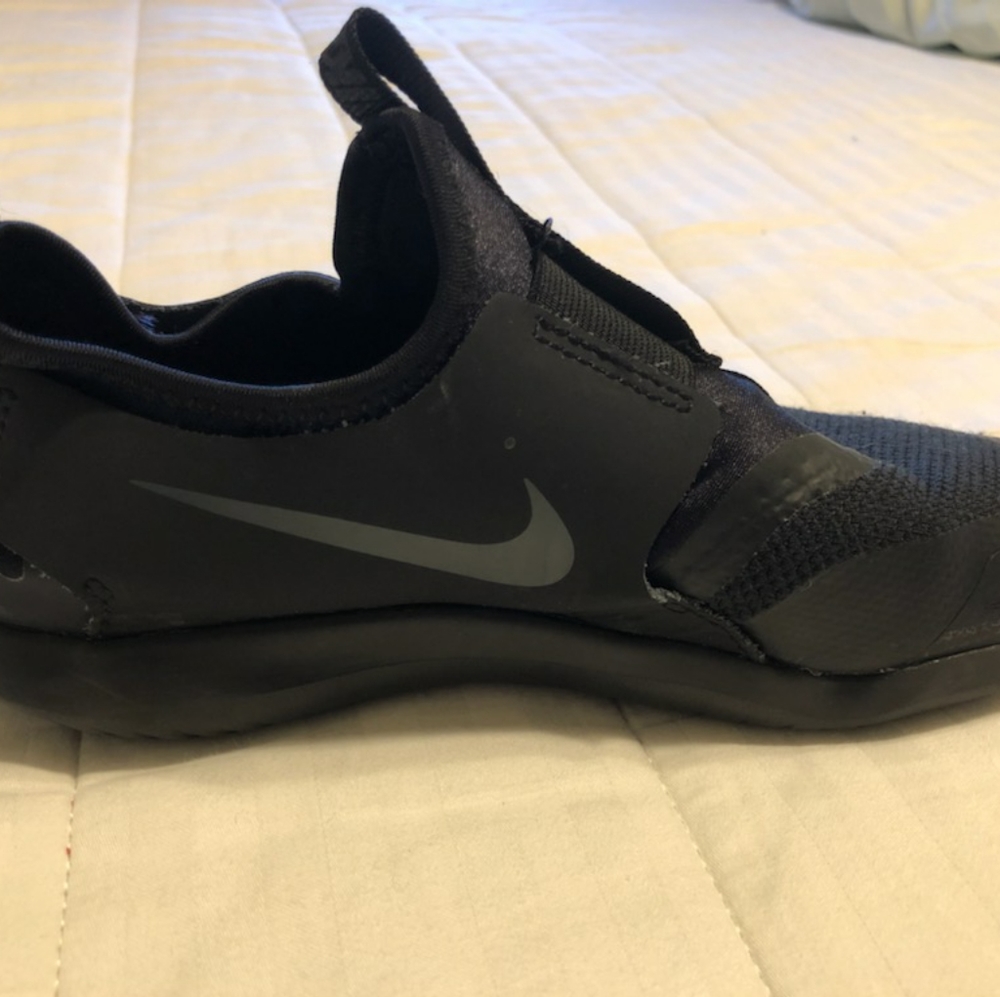 KIDS NIKE FLEXRUNNER slip on shoes SIZE 3Y. Black / Grey.